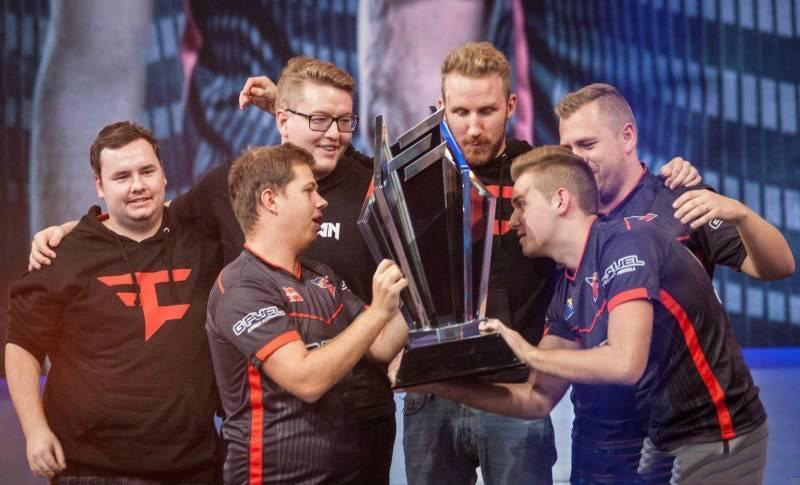 Vitality , NAVI, Falcons , 和 3DMAX 在 StarLadder 布达佩斯 Major 2025 第三阶段的首轮中遭遇了失败