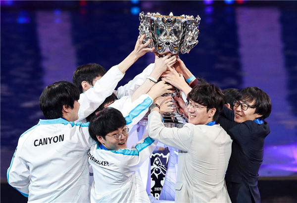 WE确认进入2025LPL夏季赛涅槃组，LGD晋级登峰组