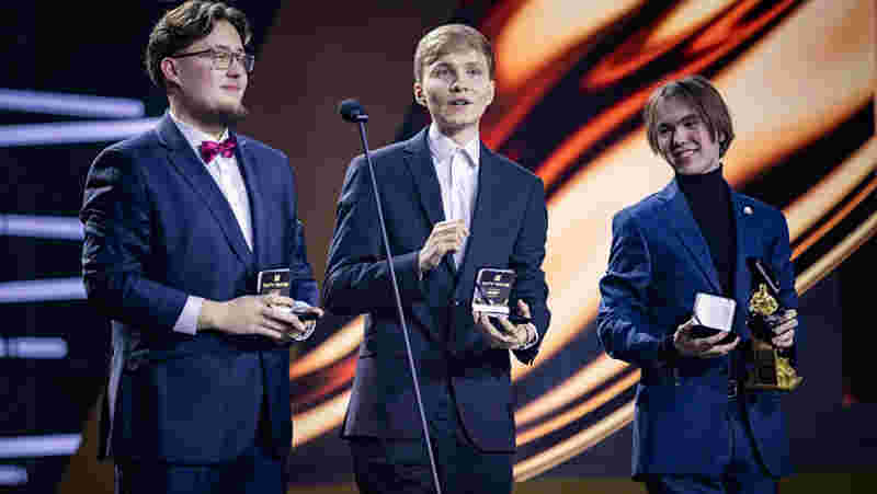 昨日赛果、目前积分情况和今日赛程：LGD 0：2 JDG UP 1：2 EDG