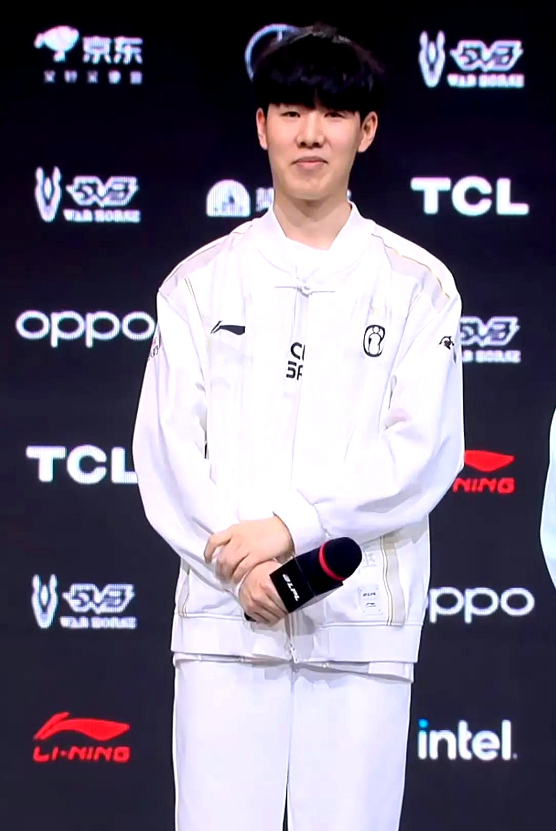 解说Joker：可靠消息，BLG全员留队则左手必然续约！目前仅打野未定！