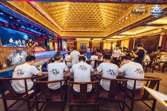 JDG Club 发送新年祝福：金蛇带来祝福，家庭和谐，繁荣富强，财富滚滚而来！