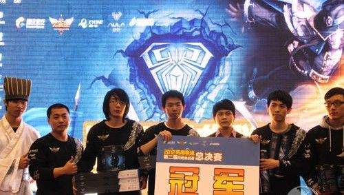 LPL 明天的首发阵容： Karis 和 xqw 在中路进行单挑